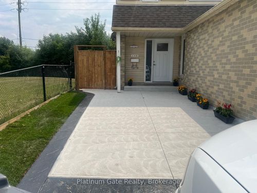 108 Courtleigh Sq, Brampton, ON, L6Z1J3 | Card Image