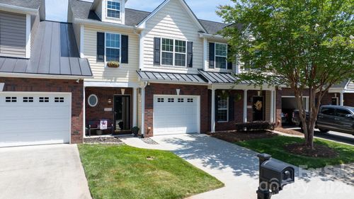 2010 Talbot Ln, Hickory, NC, 28602-9165 | Card Image
