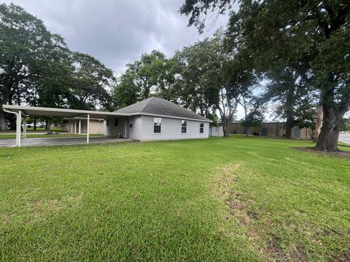 825 S 12th St, Nederland, TX, 77627 | Card Image