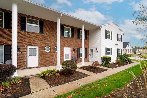 1473 Munroe Falls Ave, Cuyahoga Falls, OH, 44221-3673 | Card Image