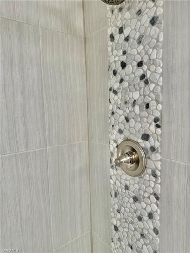 Room details with a tile shower | Image 13