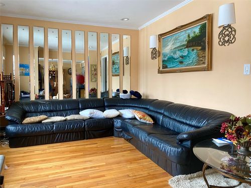 3070 Lowell Ave, Wantagh, NY, 11793-3221 | Card Image