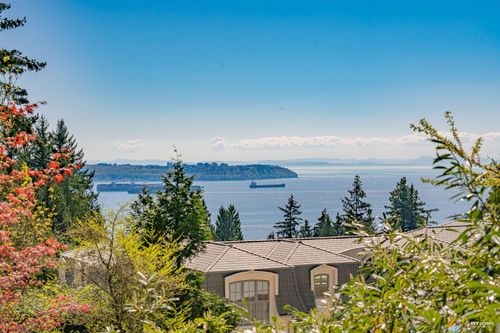 2261 Gisby Street, West Vancouver, BC, V7V4N5 | Card Image