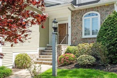 38-38 Crenshaw Ln, Andover, MA, 01810 | Card Image