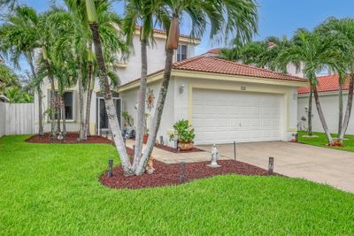 7025 Chesapeake Circle, House other with 3 bedrooms, 2 bathrooms and null parking in Boynton Beach FL | Image 2