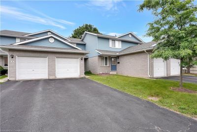 4 - 405 Kingscourt Dr, Townhouse with 2 bedrooms, 1 bathrooms and 3 parking in Waterloo ON | Image 3