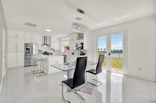 557 Se 37th Pl, Homestead, FL, 33033-6239 | Card Image