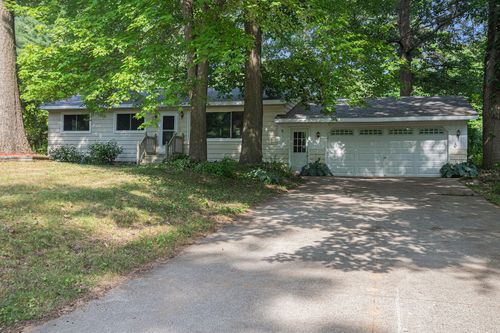 19160 Glendale Cir, Spring Lake, MI, 49456-2302 | Card Image
