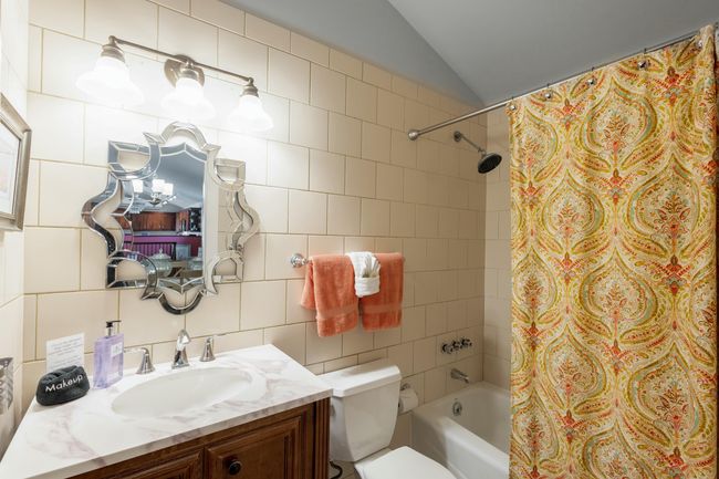Upstairs Full Bath | Image 23
