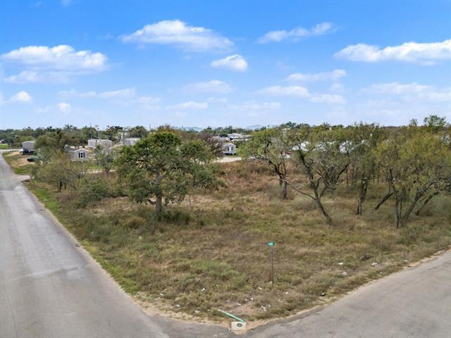 Land in Kingsland