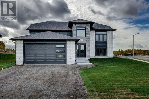 837 Moonrock Ave, Sudbury, ON, P3E0B3 | Card Image