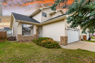 287 Hawkwood Dr Nw, House detached with 3 bedrooms, 2 bathrooms and 4 parking in Calgary AB | Image 2