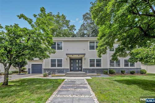 3 Laurel Rd, Demarest, NJ, 07627-1912 | Card Image