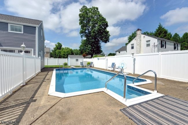 306 Boulevard, House other with 3 bedrooms, 2 bathrooms and null parking in Pompton Plains NJ | Image 4