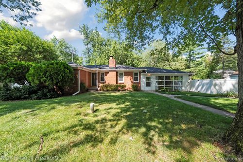3142 Mapledale St, Commerce Twp, MI, 48382-4354 | Card Image