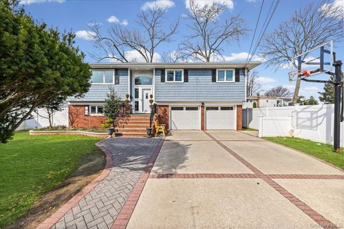 978 Little Whaleneck Rd, Merrick, NY, 11566-1223 | Card Image