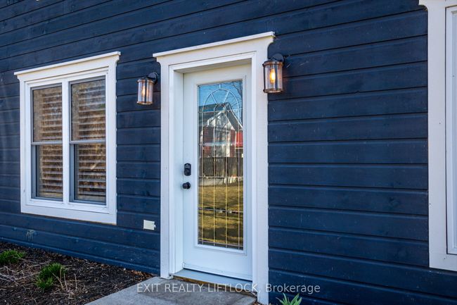 64 Front St E, House other with 4 bedrooms, 3 bathrooms and 10 parking in Bobcaygeon ON | Image 42