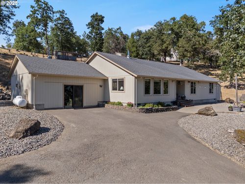 941 Colonial Rd, Roseburg, OR, 97471-8268 | Card Image