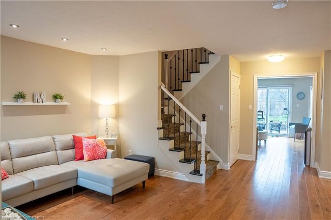 12 - 320 Hamilton Dr, Townhouse with 3 bedrooms, 3 bathrooms and 3 parking in Ancaster ON | Image 8