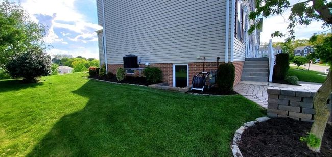 Side yard and front patio | Image 45