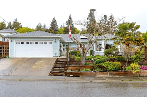 8008 Glenhurst Dr N, Crofton, BC, V0R1R0 | Card Image