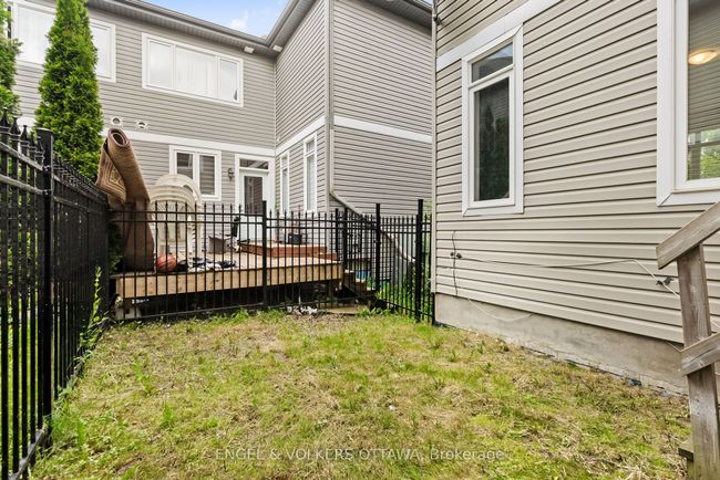 182 Meandering Brook Dr, House attached with 4 bedrooms, 4 bathrooms and 2 parking in Gloucester ON | Image 43