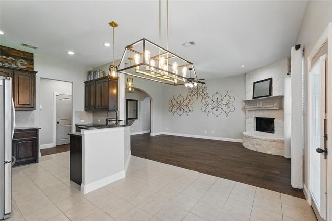 Open concept living anddining. | Image 7