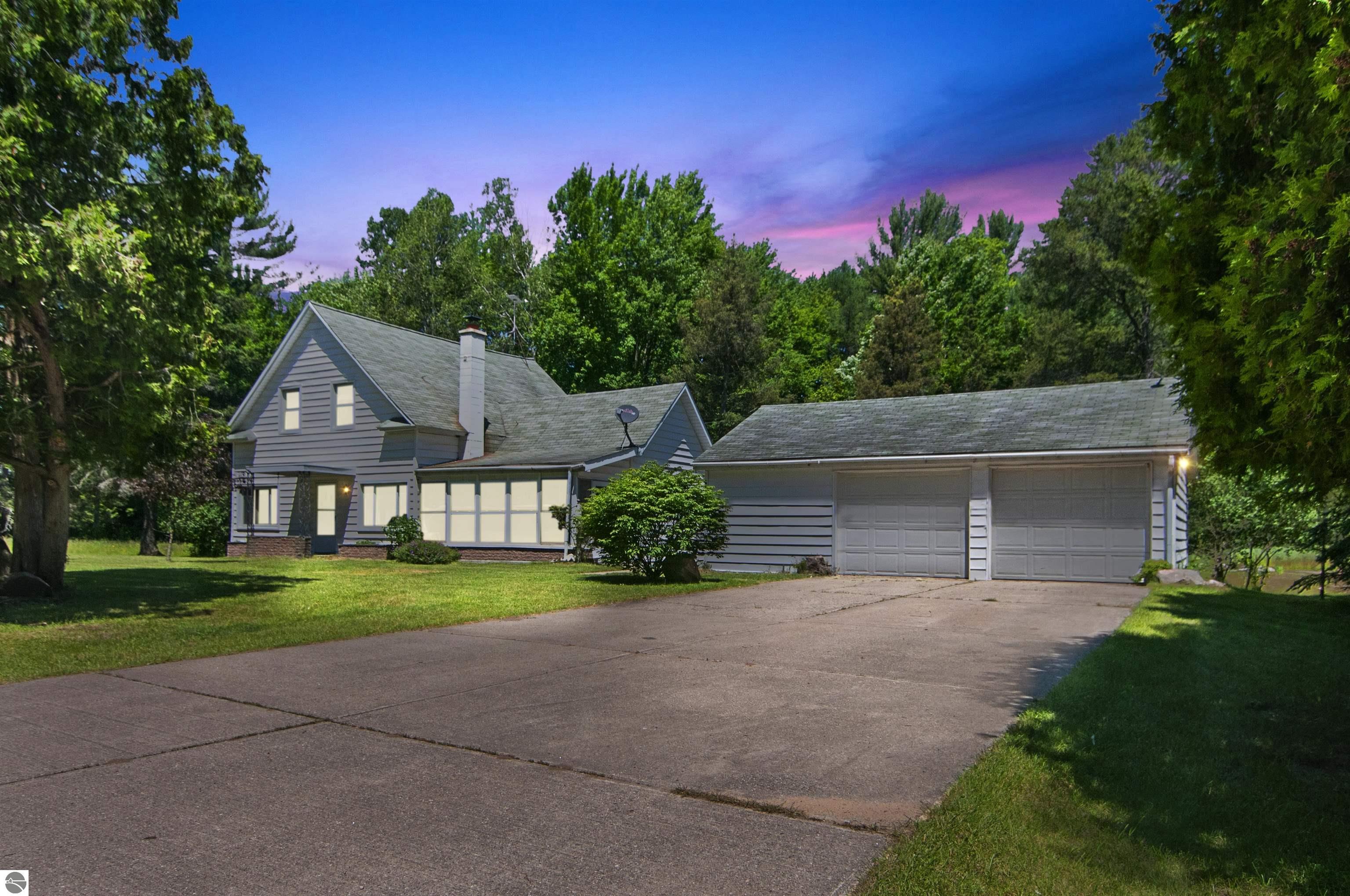 46 Rd, Cadillac, MI 49601