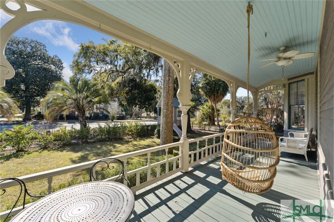 Wrap-around porch | Image 4