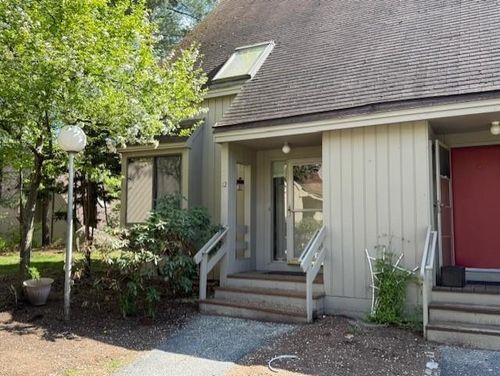 12 Belmont Ct, Bedford, NH, 03110-6501 | Card Image
