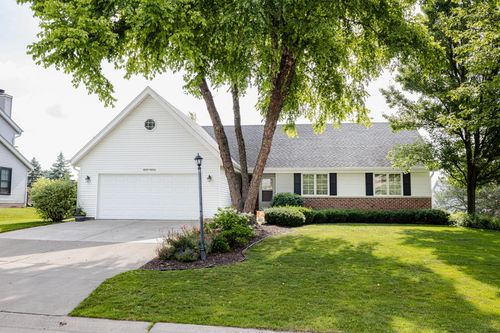 W143N5006 Brook Falls Drive, Menomonee Falls, WI, 53051 | Card Image