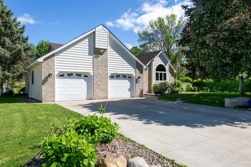 7488 Newbury Rd, Woodbury, MN, 55125-2749 | Card Image