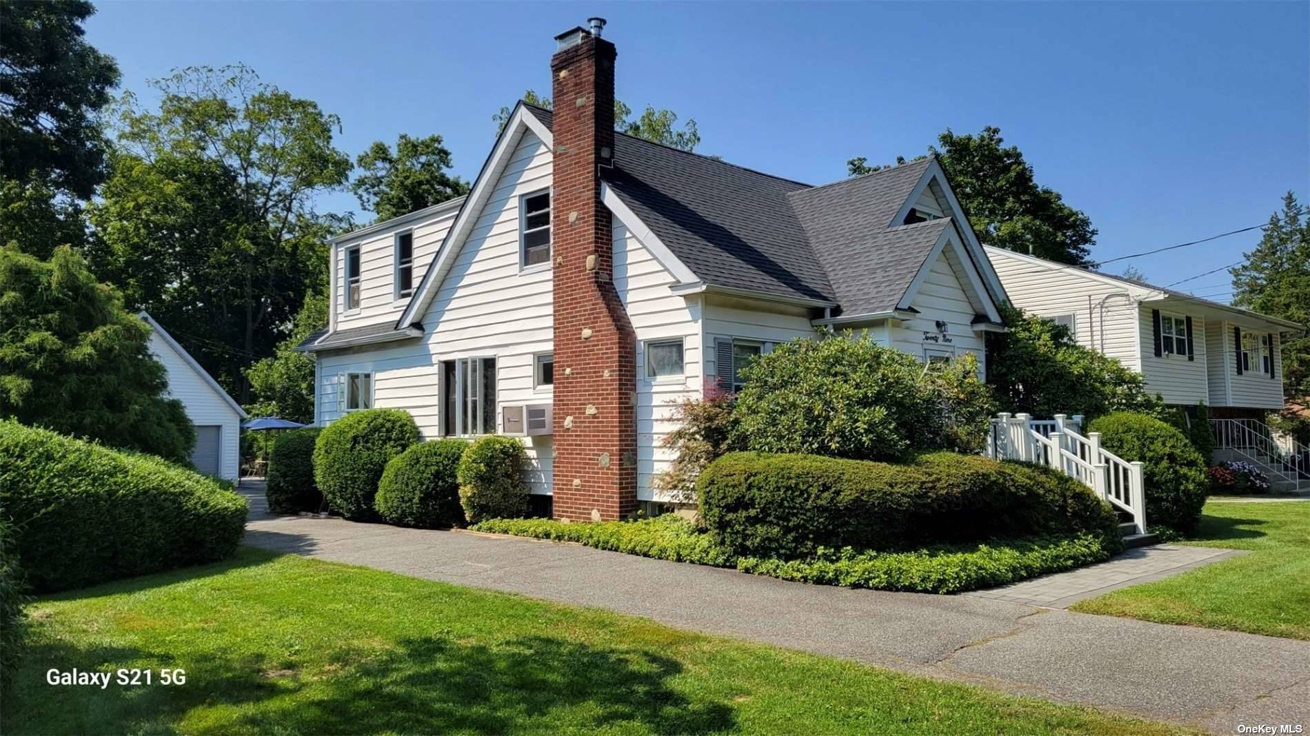 7th Ave, Huntington Station, NY 11746