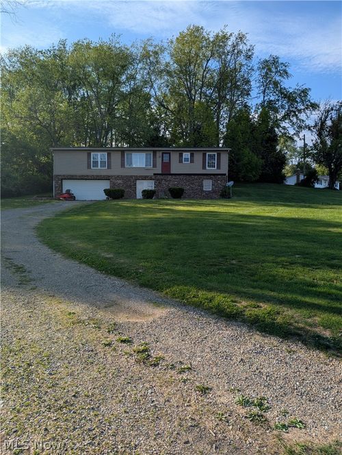 2075 State Route 83, Millersburg, OH, 44654-8913 | Card Image