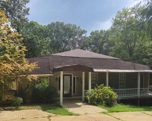 142 Mosley Dr, Pope, MS, 38658-2677 | Card Image