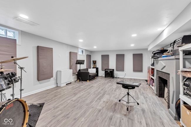 What's your fancy? Makers studio, game room, music room, yoga? Creators create! This is a huge area waiting for you to bring your vision and heart. | Image 46