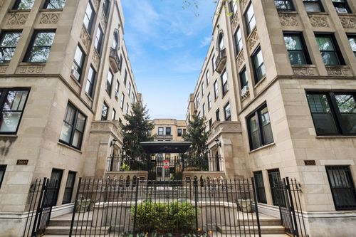 2b-3602 N Pine Grove Ave, Chicago, IL, 60613-4561 | Card Image