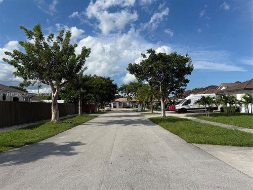 613 Se 14th Pl, Homestead, FL, 33033-6012 | Card Image