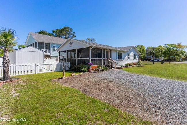 802 E Oak Island Dr, House other with 3 bedrooms, 2 bathrooms and null parking in Oak Island NC | Image 33