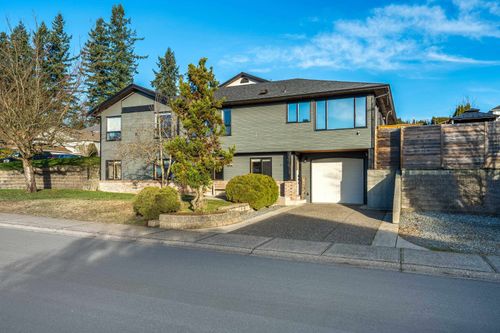 8248 Mcintyre St, Mission, BC, V2V6T3 | Card Image