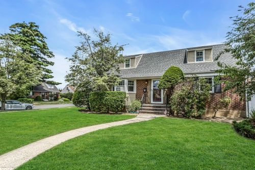 59 Molyneaux Rd, Valley Stream, NY, 11580-1939 | Card Image