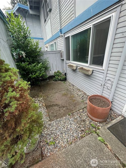 2305 S Pinebrook Ln, Des Moines, WA, 98198-7554 | Card Image