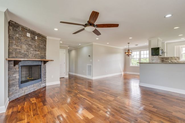 34304 Stagecoach Rd, House other with 3 bedrooms, 3 bathrooms and 1 parking in Glade Spring VA | Image 5