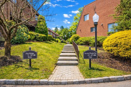 63 Acorn Ponds Dr, Roslyn, NY, 11576-2820 | Card Image