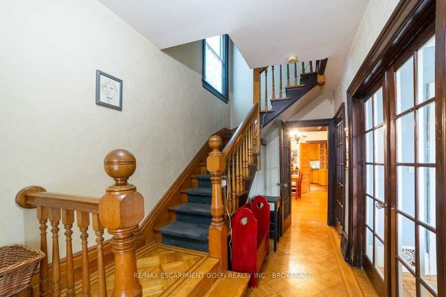 222 Hess St S, House other with 4 bedrooms, 2 bathrooms and 3 parking in Hamilton ON | Image 5