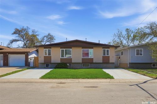 1605-1607 Laura Ave, Saskatoon, SK, S7N2T2 | Card Image