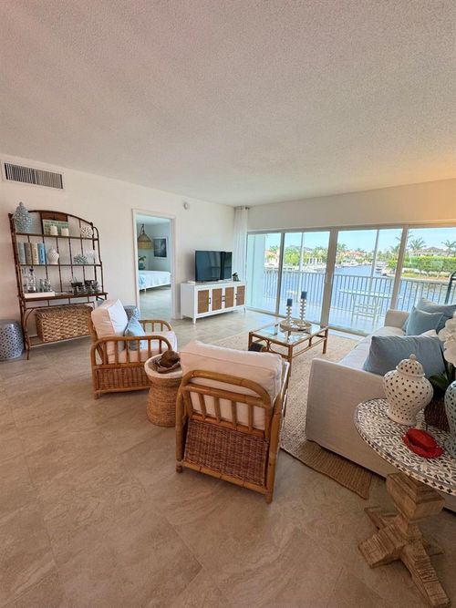 203-390 N Federal Hwy, Deerfield Beach, FL, 33441-2207 | Card Image