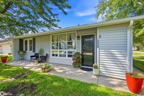1326 E 2nd St, Washington, IA, 52353-2107 | Card Image
