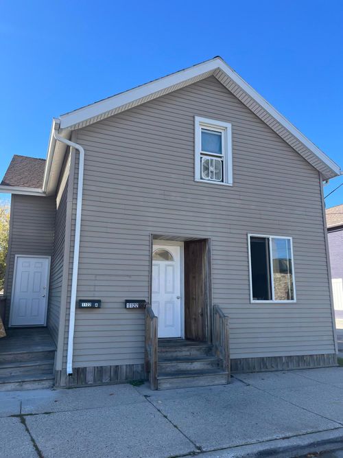 1122 S 10th St, Manitowoc, WI, 54220-5212 | Card Image