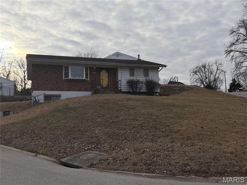 7100 Oreon Ave, Saint Louis, MO, 63121-2806 | Card Image